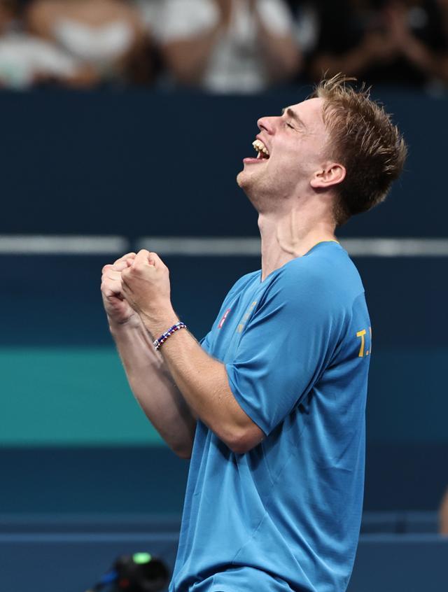 哈特离开曼 哈特离开曼